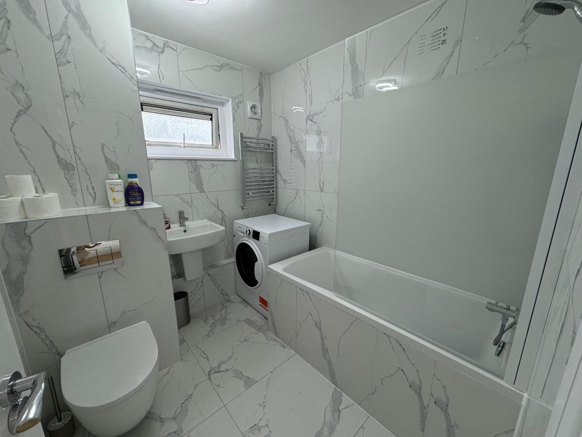 Newly Refurbished 2bd Flat Close To Excel Apartment London